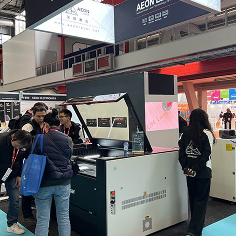 Fume-extractor-in-exhibition